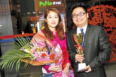 蒋川当选温州最佳运动员 神秘美女女友现身颁奖礼 蒋川当选温州最佳运动员 神秘美女女友现身颁奖礼