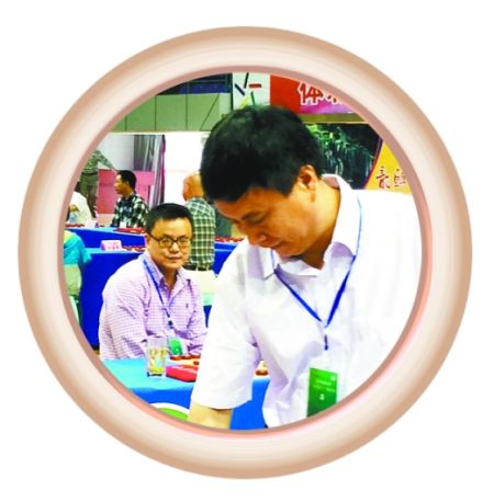 柳大华爱看足球,吕钦天天跑步,赵鑫鑫爱打魔兽