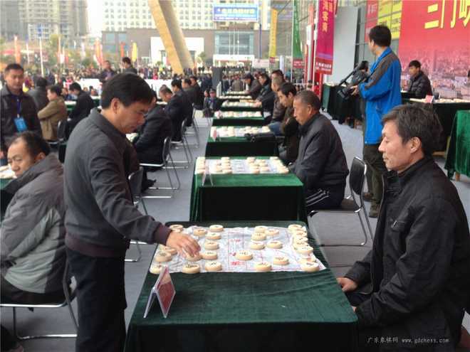 �����ش�����Ͽ�ز��ᣬһ��30�������峵��ս