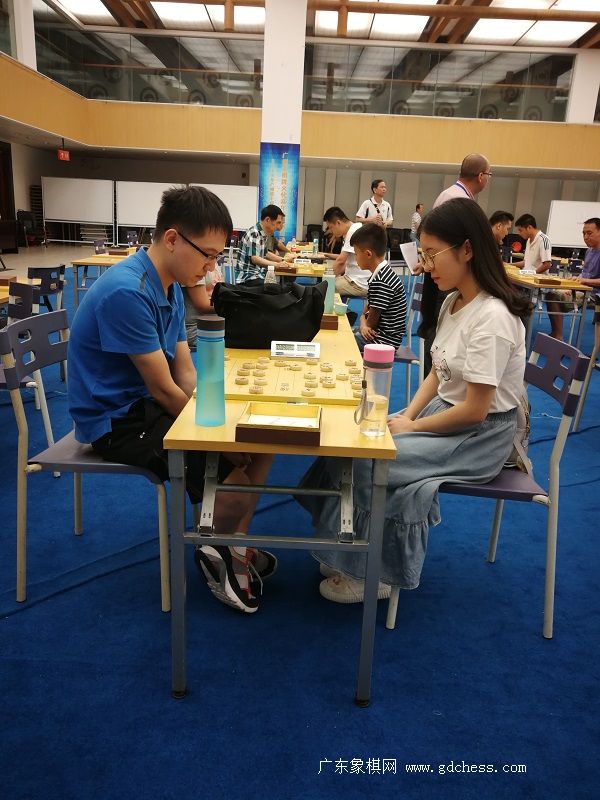 标题:2018年广州市棋牌文化嘉年华系列活动之象棋快棋公开赛图片报道